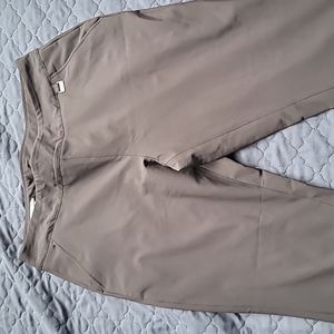 Greg Norman Woman's size 8 athletic wear